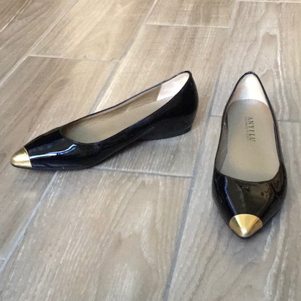 Anyi Lu  Patent Leather Ponted-Toe Slip On Flats.